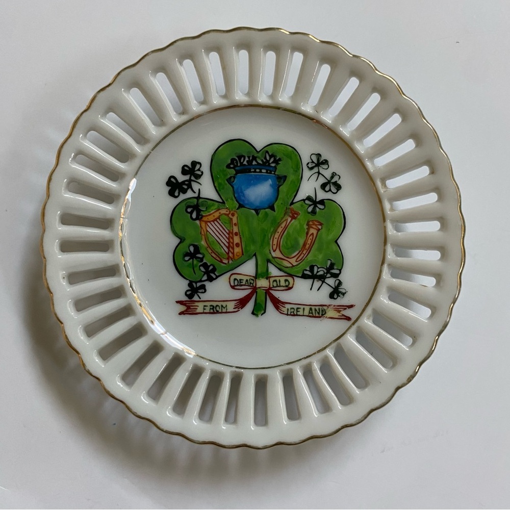 Irish Trinket Dish Ceramic Vintage 4” Shamrock Horse Shoe Good Luck Articulated